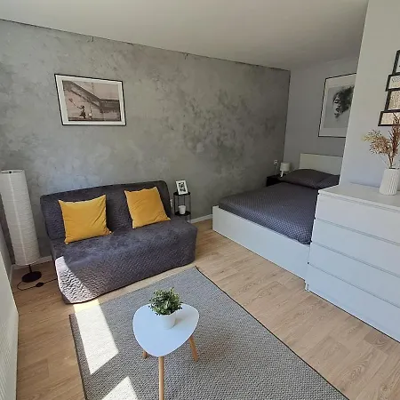 Chiq Blizko Centra Apartment Martin